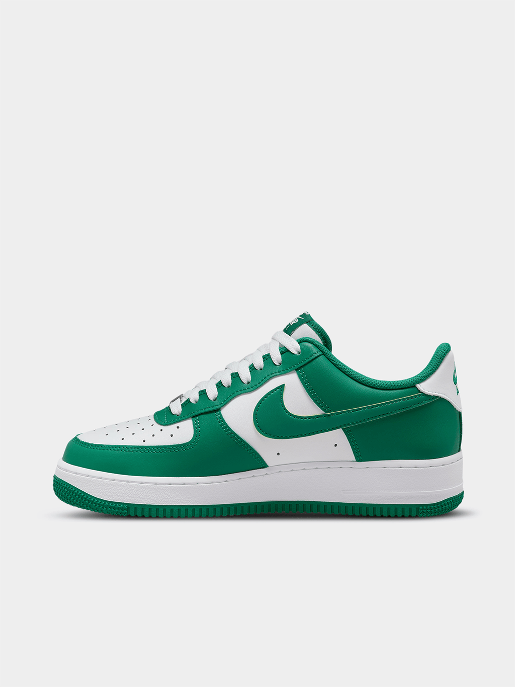 Nike unisex Air Force 1 '07 White/Green Sneaker