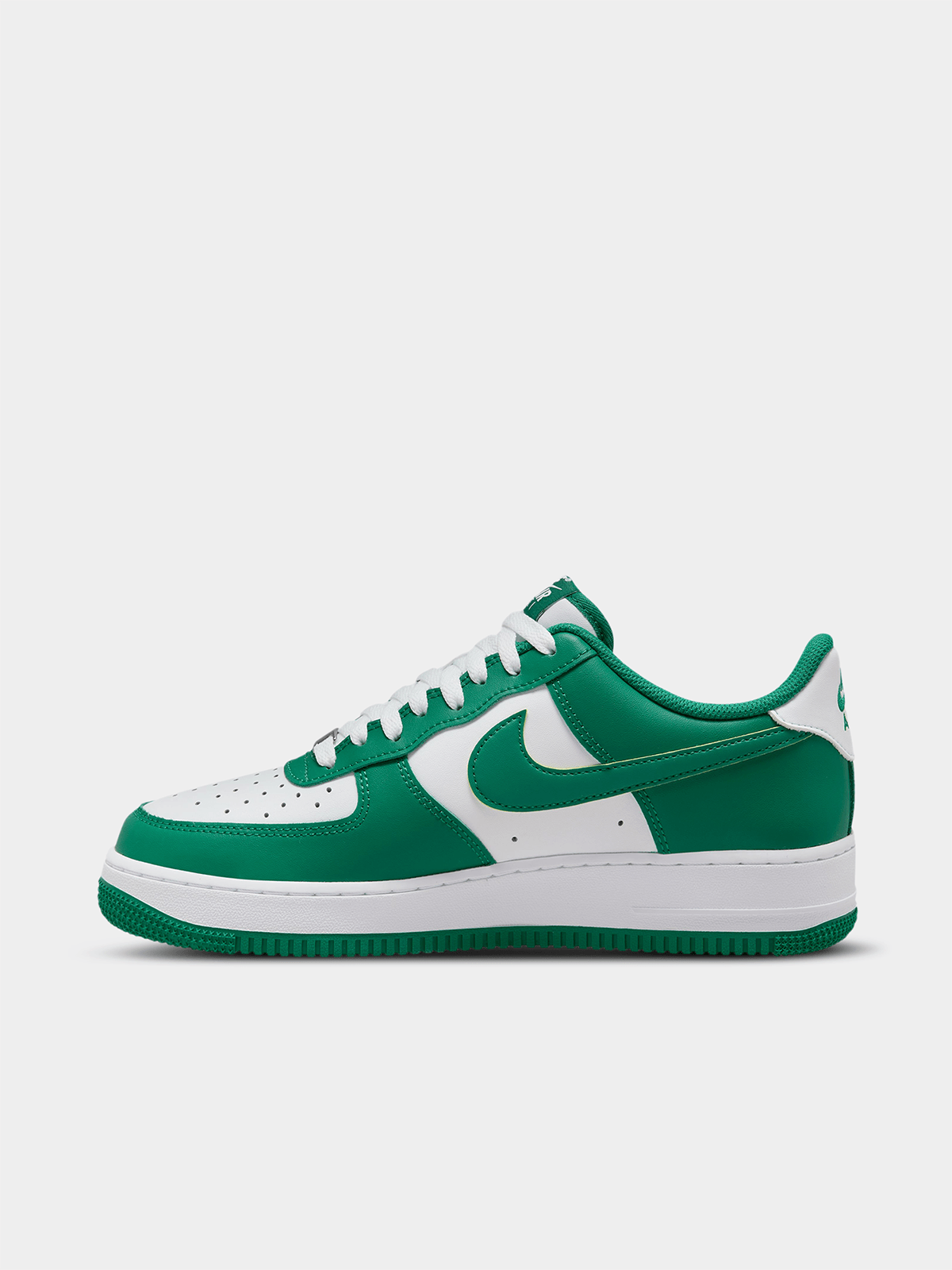 Nike unisex Air Force 1 '07 White/Green Sneaker