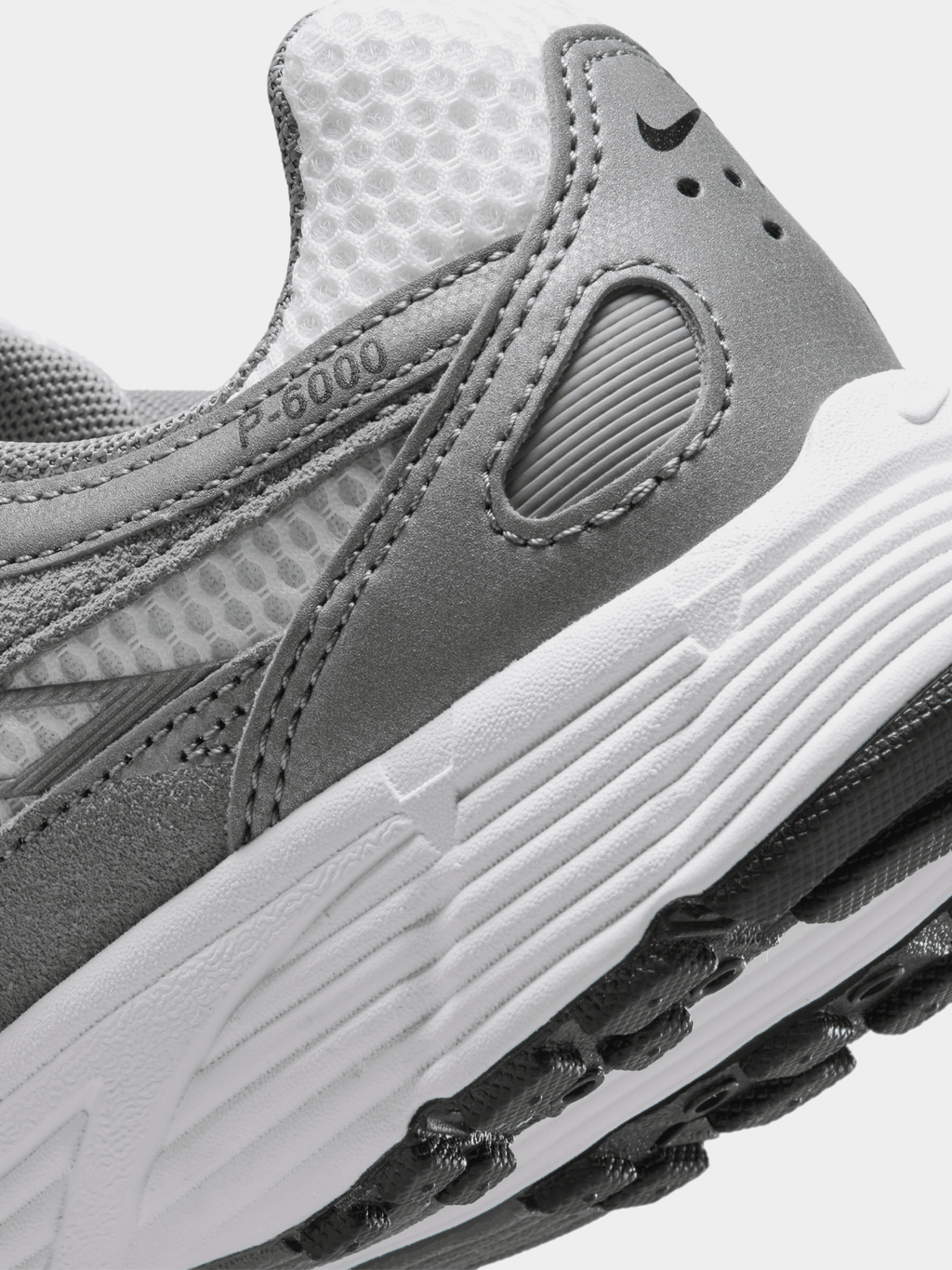 NEW
Nike Junior P-6000 White/Metallic Sneaker