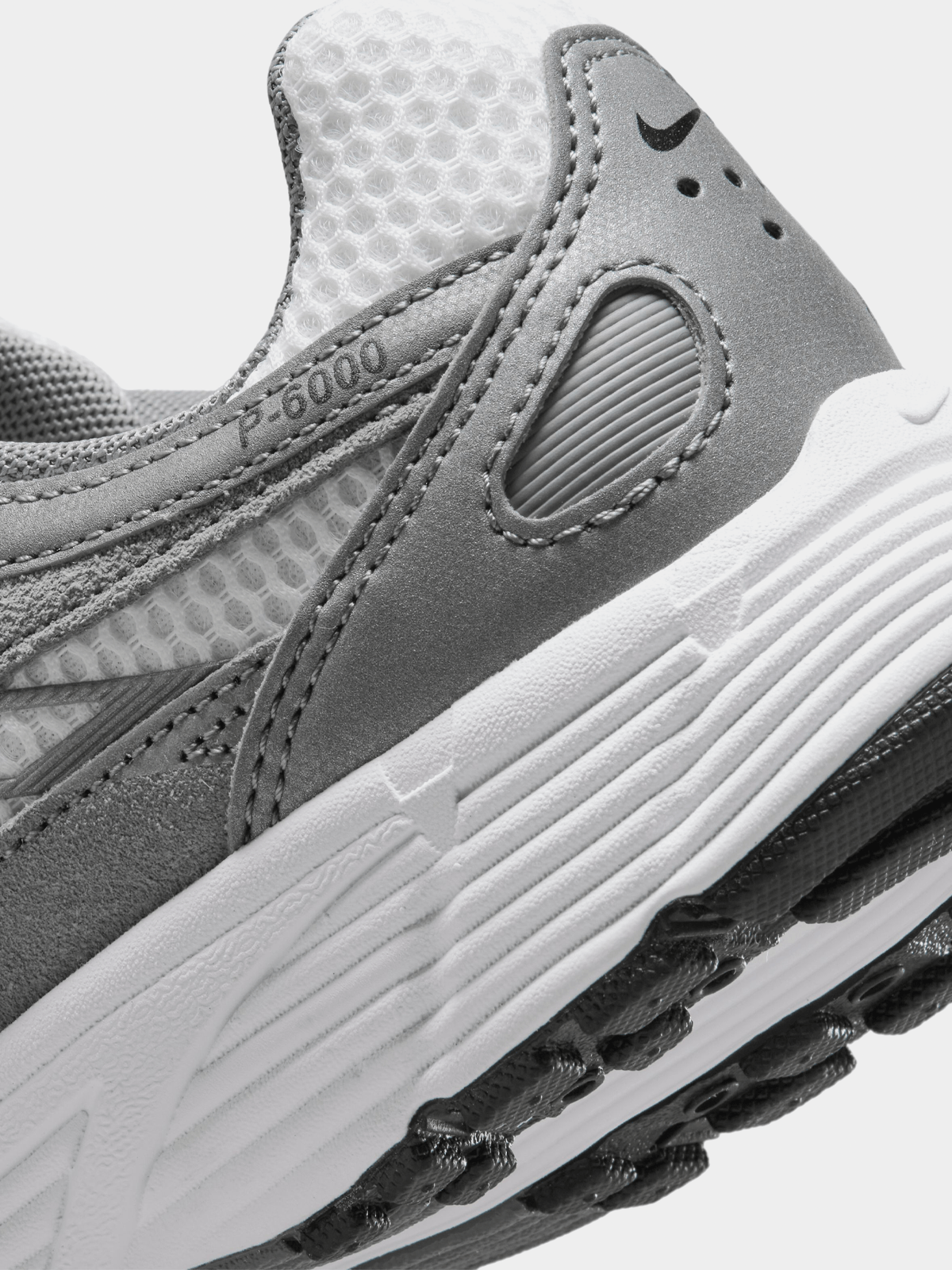 NEW
Nike Junior P-6000 White/Metallic Sneaker