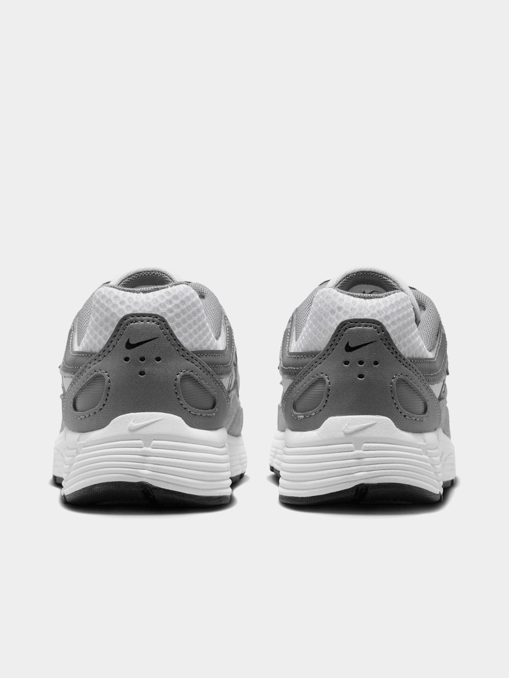 NEW
Nike Junior P-6000 White/Metallic Sneaker