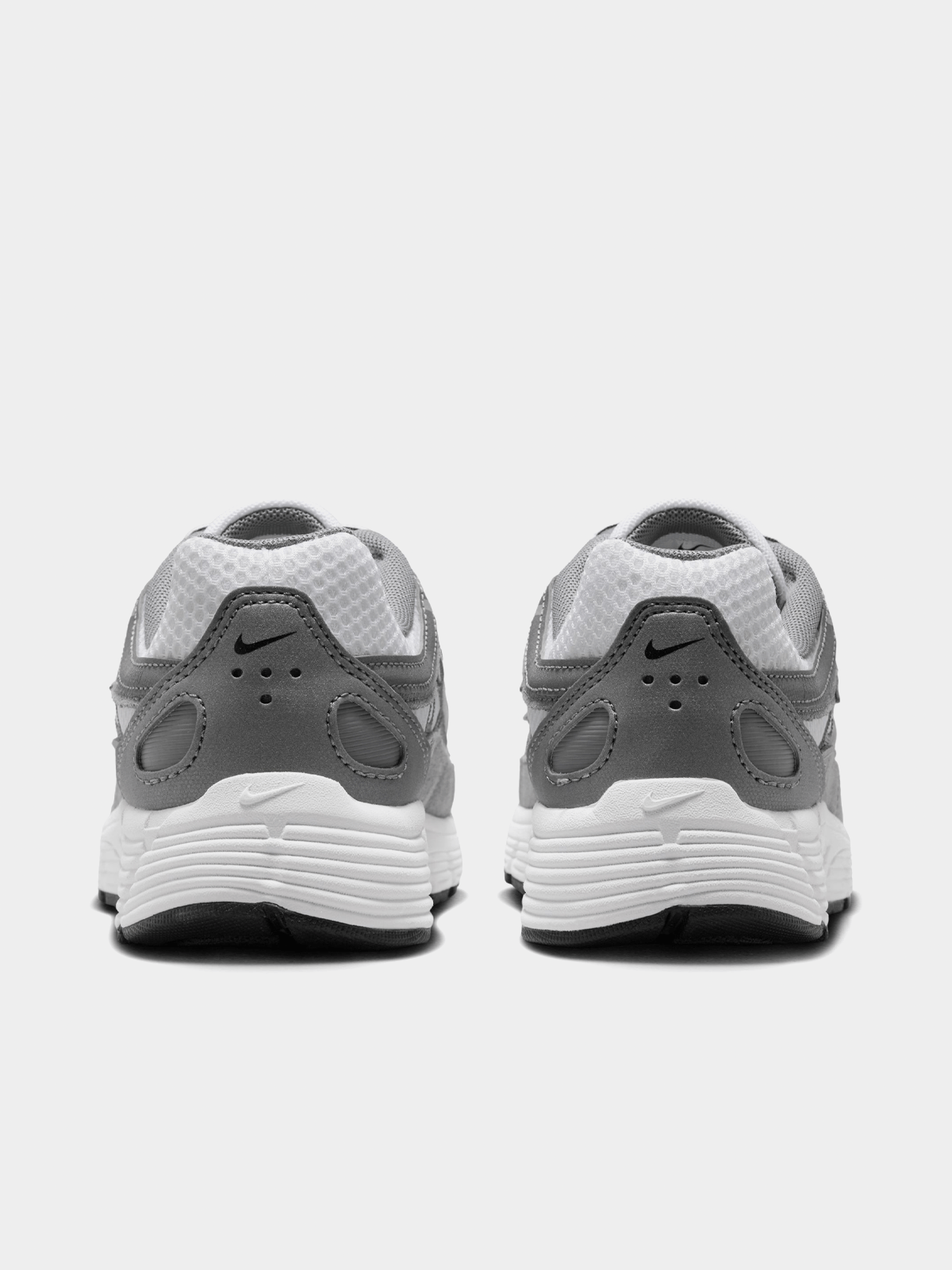 NEW
Nike Junior P-6000 White/Metallic Sneaker