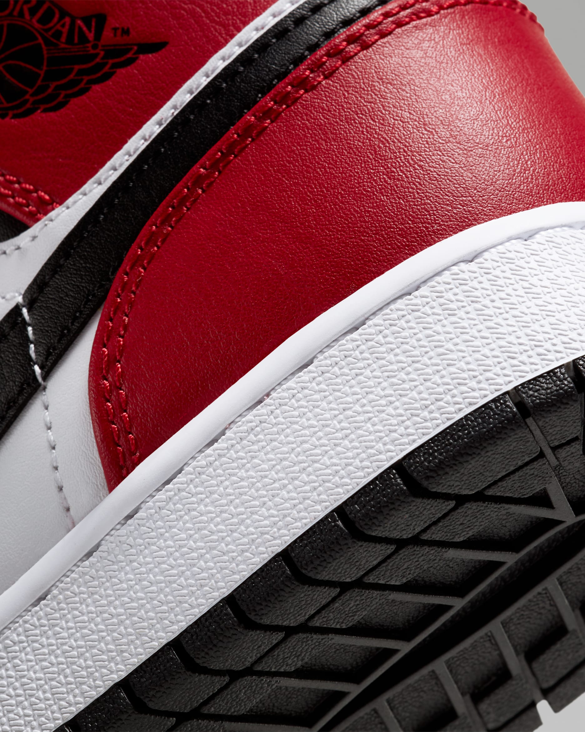 Jordan 1 Mid
Older Kids' Shoes