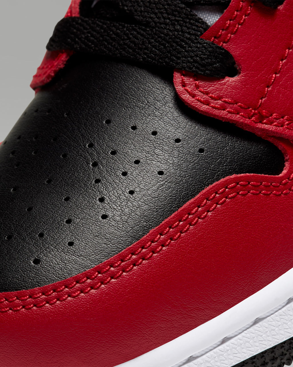 Jordan 1 Mid
Older Kids' Shoes